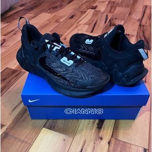 Men’s basketball shoes